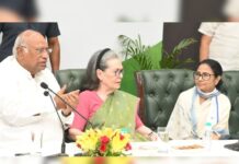 कैमरे पर इन्कार, बयानबाजी से बढ़ी TMC-कांग्रेस चर्चाएं