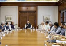 पीएम की हाई लेवल मीटिंग में आर्थिक हालात की समीक्षा, युद्ध पर विशेषज्ञों का विश्लेषण