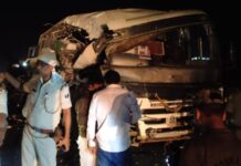 रामगढ़ सड़क हादसे से दहला झारखंड, यात्री वाहन के परखच्चे उड़े, 7 की मौत
