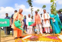 पर्यावरण बचाने का संकल्प, सीएम योगी ने लोगों से किया पौधे लगाने का आह्वान