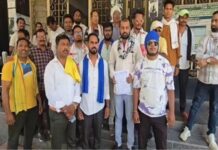 15 सूत्रीय मांगों को लेकर सड़कों पर उतरा आदिवासी समाज, प्रशासन को सौंपा ज्ञापन