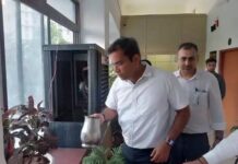 जिला कलक्टर ने कलेक्ट्रेट परिसर में कूलर की सफाई की