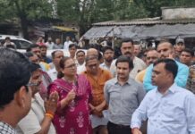 रीवा कलेक्टर का सख्त अंदाज, वेंडर को लगाई फटकार; बोले- ‘वो गाली दे रही, तुम…’