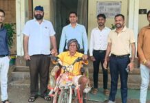 उप मुख्यमंत्री विजय शर्मा की पहल से दिव्यांग समझराम साहू को मिली बैटरी चलित मोटराइज्ड ट्रायसायकल