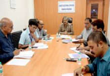 मुख्य निर्वाचन पदाधिकारी संजीव कुमार झा ने मान्यता प्राप्त राष्ट्रीय राजनीतिक दलों के प्रतिनिधियों के साथ की बैठक