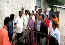 ओडिशा के मंत्री नाइक ने मुगलिया हाट गांव में ग्रामीण पेयजल व्यवस्था का किया अवलोकन