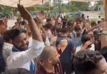 जयपुर भी बना जंतर-मंतर, छात्र कर रहे भूख हड़ताल, कांग्रेस निकालेगी कैंडल मार्च