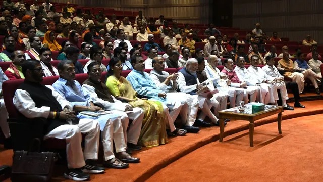 NDA-mangle-meeting-1784609574362.jpg