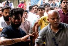 भूख हड़ताल के बीच अभिजीत दीपके पर स्याही फेंकी, जंतर-मंतर का वीडियो वायरल