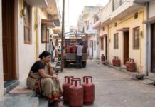 गैस कनेक्शन के लिए लंबा इंतजार, भोपाल में 6 हजार से ज्यादा उपभोक्ता परेशान