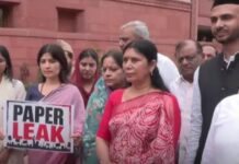 डिंपल यादव समेत कई सपा सांसद हिरासत में? पार्टी के दावे से गरमाई राजनीति