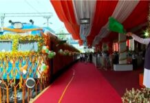 भारत के रेल इतिहास में नया अध्याय, पीएम मोदी ने रवाना की पहली हाइड्रोजन ट्रेन