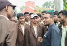 अव्यवस्थाओं के खिलाफ छात्रों का हंगामा, शिक्षकों की बर्खास्तगी और खराब भोजन पर फूटा गुस्सा