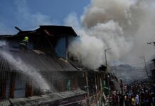 कुलगाम में भीषण आग, दो मकान जलकर राख; तीन परिवारों का आशियाना उजड़ा