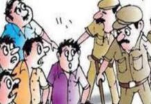 जुआरियों पर पुलिस का शिकंजा, 5 पकड़े गए; 4 जान बचाकर पहाड़ी से भाग निकले