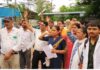 जेपी अस्पताल में हंगामा, 21 कर्मचारियों की बर्खास्तगी के बाद आत्मदाह की चेतावनी