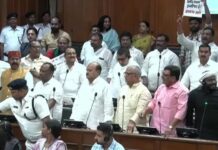 बिहार विधानसभा में हाई वोल्टेज ड्रामा, धक्का-मुक्की से बढ़ा राजनीतिक तापमान