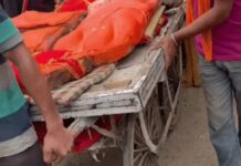 मंदिर से प्रतिमाएं हटते ही भड़का विवाद, लोगों ने दोबारा स्थापित कीं मूर्तियां