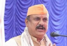 फडणवीस पर कांग्रेस का बड़ा हमला, कहा- आंदोलन रोकने के लिए फैलाई झूठी अफवाह