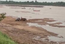 नर्मदा में बेखौफ रेत माफिया! NGT के आदेश हवा में, बाढ़ के बाद सामने आया सच