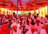 बारिश बनी बाधा: CM के कार्यक्रम में कुर्सियां सिर पर रखकर बचते दिखे लोग