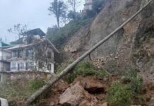 हिमाचल में बारिश का असर, बिलासपुर-शिमला फोरलेन पर मलबा गिरने से जाम