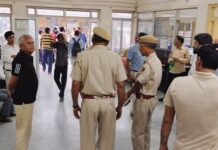 बिजली करंट से कर्मचारी की मौत पर परिजनों का हंगामा, समझौते के बाद पोस्टमार्टम