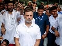 पीएम आवास के बाहर राहुल गांधी का धरना, प्रधान-शाह और मोदी के इस्तीफे की मांग