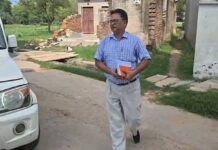 बारिश से स्कूल में जलभराव, खतरे के बीच पढ़ाई जारी; अधिकारियों ने लिया जायजा