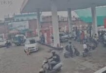 बच्ची के पैर पर चढ़ी कार, पेट्रोल पंप पर विवाद ने लिया हिंसक रूप