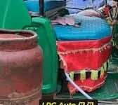 घर में चल रहा था गैस का अवैध कारोबार, ऑटो में भरते पकड़ी गई रसोई गैस
