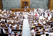 लोकसभा की कार्यवाही दोपहर 12 बजे तक टली, राज्यसभा में पेपर लीक पर जोरदार हंगामा