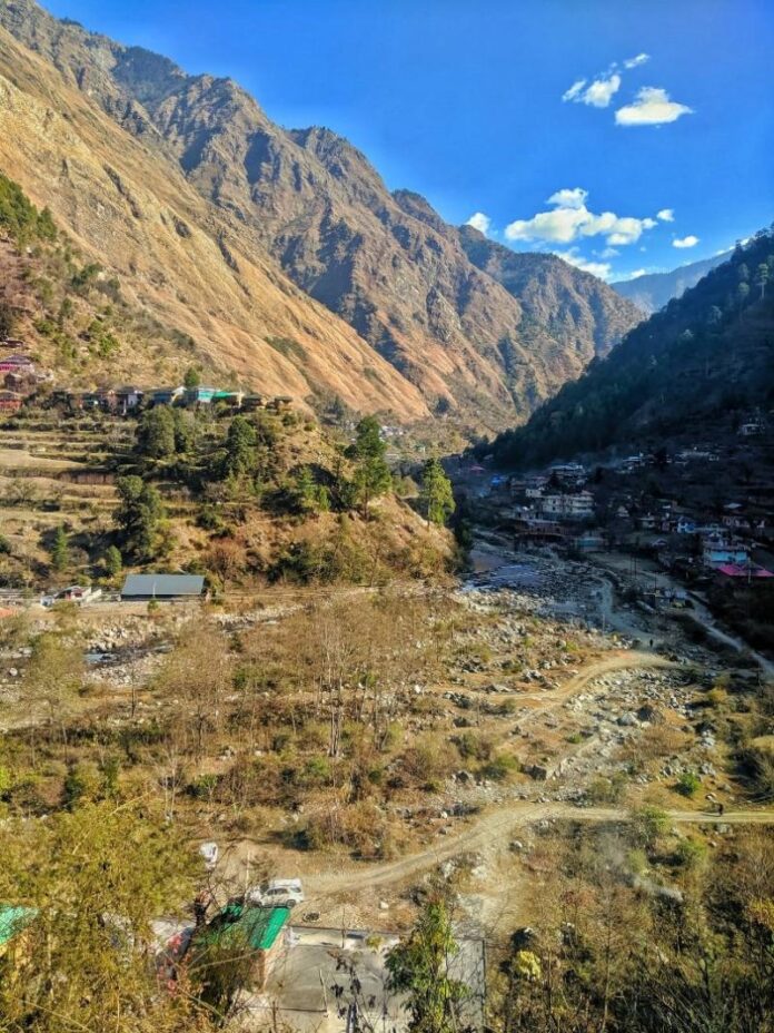 m_Manali_too_Crowded_Tirthan_val.jpg