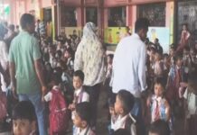 किताबों की मनमानी कीमतों पर बवाल, अभिभावकों ने निजी स्कूलों के खिलाफ किया प्रदर्शन