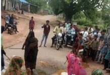 आदिवासी महिलाओं का बड़ा एक्शन, अवैध शराब के अड्डों पर बोला धावा, सामान किया नष्ट