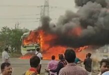टायर फटते ही धधक उठी बस, इंदौर में समय रहते बची यात्रियों की जान