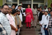 CM हेल्पलाइन अधिकारियों पर प्रताड़ना का आरोप, सचिव की मौत के बाद ग्रामीणों का प्रदर्शन