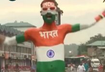 लाल चौक पर स्वतंत्रता दिवस का उत्साह, शरीर पर तिरंगा पेंट कर पर्यटक ने जताया देशप्रेम