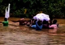 अंतिम सफर में भी परेशानी, शव लेकर नदी में उतरने को मजबूर हुए ग्रामीण