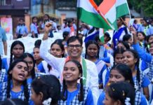 करीब 200 फीट लंबे तिरंगे के साथ उमड़ा जनसैलाब, वित्त मंत्री ओ.पी. चौधरी हुए शामिल