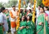 मुख्यमंत्री डॉ. यादव बहनों के आग्रह पर झूला उत्सव में पहुंचे