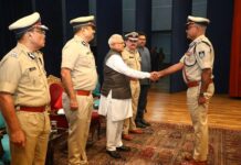 पदक उत्कृष्ट सेवाओं की पहचान और भावी जिम्मेदारियों का प्रतीक : राज्यपाल पटेल
