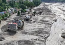 नेपाल-चीन सीमा पर भीषण आपदा, सैकड़ों विदेशी पर्यटकों समेत करीब 1,500 लोग गायब