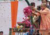 कांवड़ यात्रा में CM योगी का बड़ा संदेश, पुष्पवर्षा के जरिए 2027 की तैयारी?