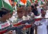 तेजस्वी यादव का राजभवन कूच, डाक बंगला पर पुलिस ने रोका; AK-47 को लेकर उठाए सवाल