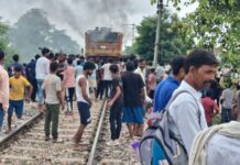 बदायूं में ट्रेन हादसे से अफरा-तफरी, इंजन में आग लगते ही यात्रियों में मची भगदड़