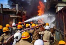 ग्रेटर नोएडा अग्निकांड में बड़ा नुकसान, रेस्क्यू ऑपरेशन के दौरान 2 दमकलकर्मियों की मौत