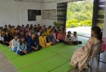 गार्ड पर छात्राओं से मालिश और कपड़े धुलवाने का आरोप, जांच की मांग तेज