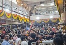 महाकाल मंदिर के नंदी हॉल में बवाल, कांवड़ियों ने तोड़े बैरिकेड