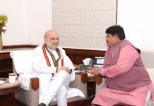 सांसद अनिल फिरोजिया ने लिखी अमित शाह की राजनीतिक यात्रा पर किताब, गृह मंत्री को भेंट की पहली कॉपी